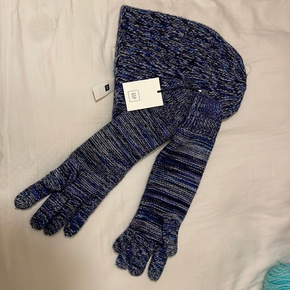 NWT GAP Hat and Glove Set